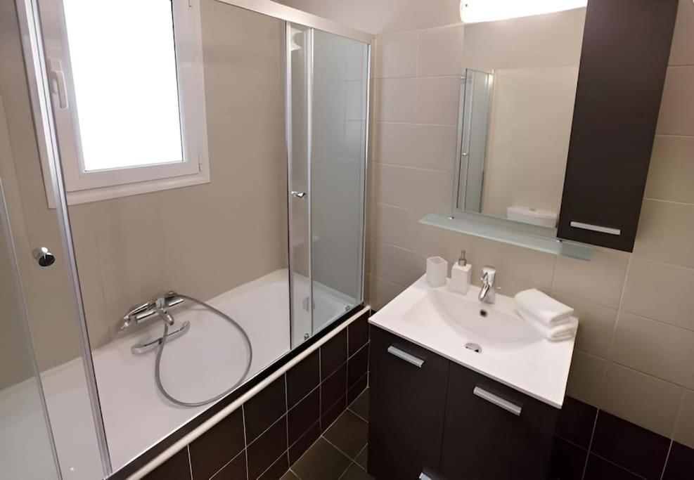Modern Apartment In The Heart Of The City Athén Kültér fotó